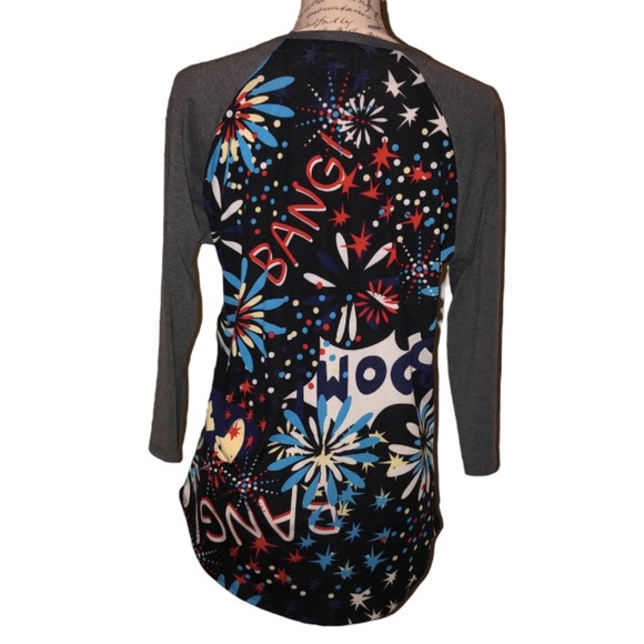 Lularoe Randy Raglan Top MEDIUM 3/4 Sleeve Patriotic Fireworks BANG POP BOOM USA - Picture 5 of 8